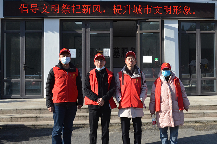 悦来悦好公益与志愿服务协会开展“文明祭祀，交通疏导”志愿活动