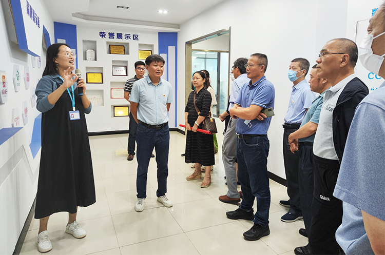 滁州市委党校第二党支部书记杨云飞带领考察团莅临我司开展调研