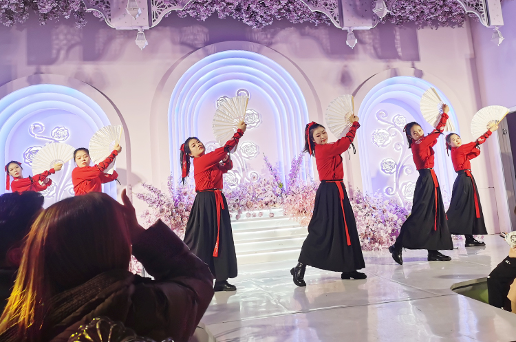 安徽悦来悦好公司2024企业年会节目 - 舞蹈《象王行》