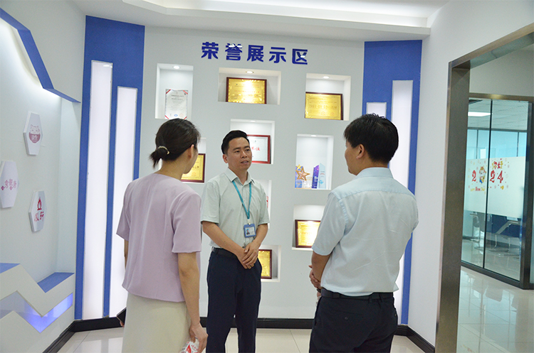 热烈欢迎团市委书记李国金一行莅临我司参观考察