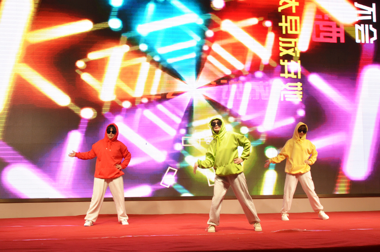 安徽悦来悦好公司2025企业年会节目 - 舞蹈《失恋阵线联盟》