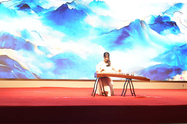 安徽悦来悦好公司2025企业年会节目 - 古筝《青花瓷》